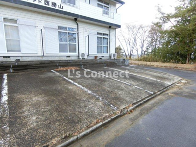 【駐車場】 | ハイランド西勝山 | 敷地内駐車場も契約可能です。