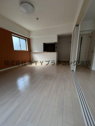 仲介手数料０円！GRANDUKE鶴舞の居間・リビング