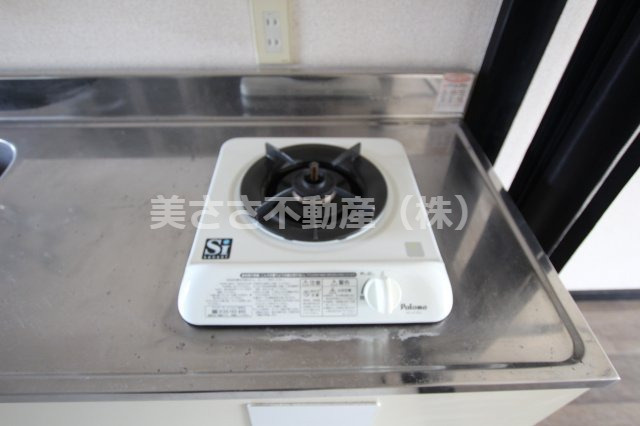 【キッチン】 | カリフォルニアリバー | 一口ガスコンロもついて自炊も可能ですよ