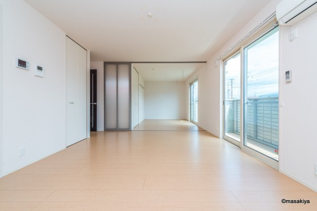 サニーサイドコートの居間・リビング