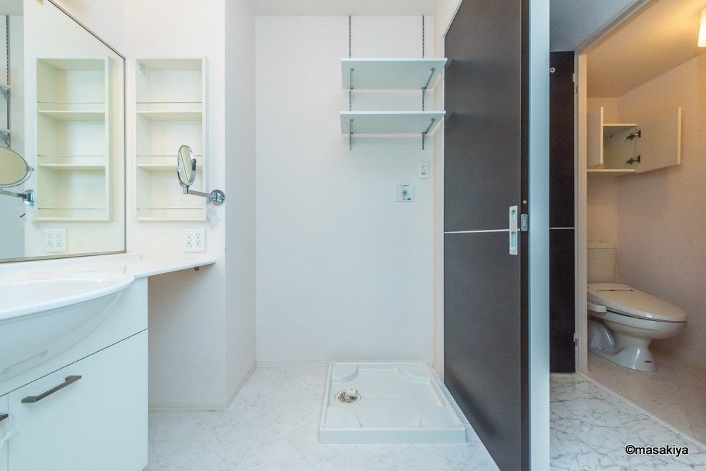 サニーサイドコートの洗面所|室内洗濯機置き場