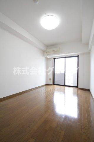 グリフィン新横浜・参番館の洋室