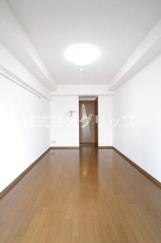 グリフィン新横浜・参番館の居間・リビング