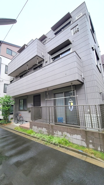 プレジャー谷中のエントランス