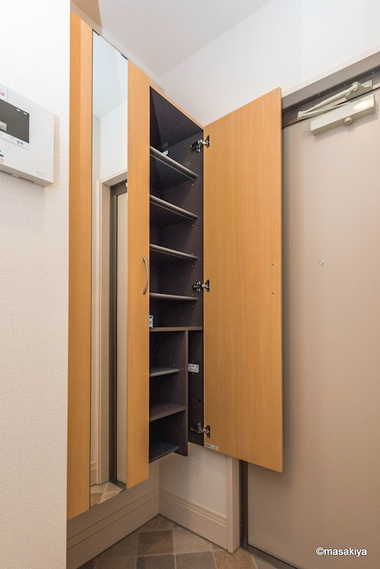 レセンテ　ノワの玄関|下駄箱