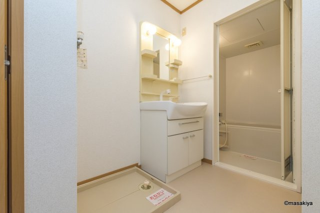 プラシードの洗面所|シャンプードレッサー付き。