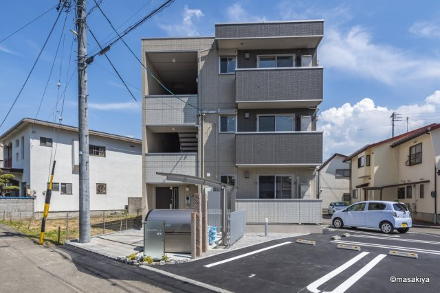 ライトグリーン鶴賀の外観