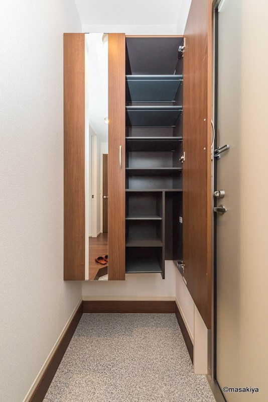 レセンテ中御所の玄関|下駄箱