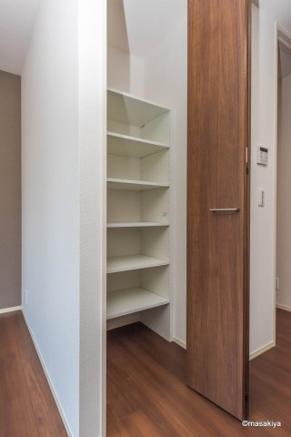 レセンテ中御所の収納