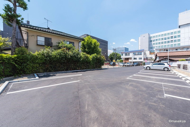 レセンテ中御所の駐車場|駐車場