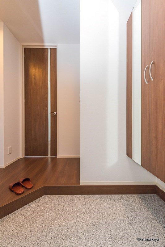 レセンテ中御所の玄関|玄関