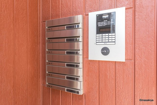 レセンテ中御所のエントランス