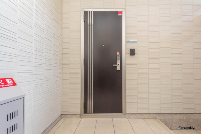 レセンテ中御所のエントランス