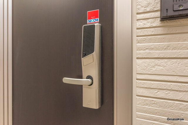 レセンテ中御所のエントランス