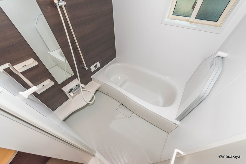 レセンテ中御所の浴室|お風呂　一坪タイプで広々です。