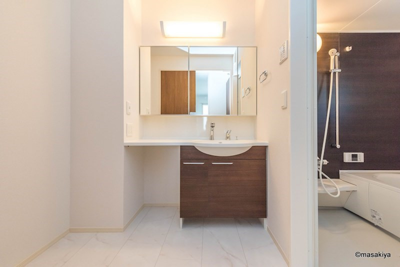 レセンテ中御所の洗面所|洗面・脱衣　シャンプードレッサー付