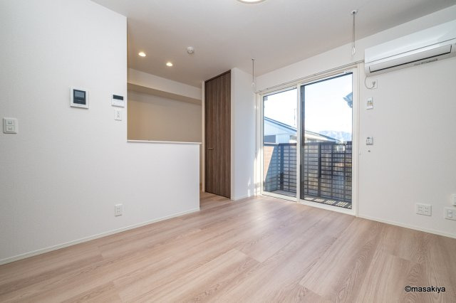 グランディスの居間・リビング