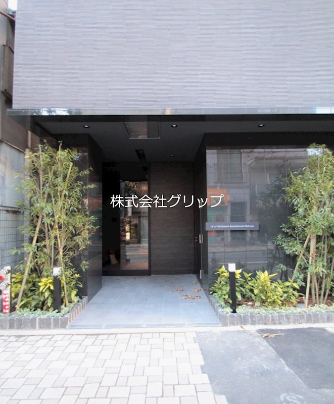 Le'a横濱阪東橋駅前のエントランス