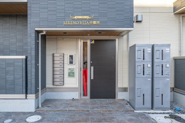 セレーノヴィータ中御所のエントランス