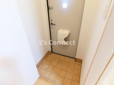 【玄関】 | サン・イースト | 玄関には収納付き。