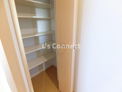 【設備】 | サン・イースト | たっぷりしまえる玄関収納。