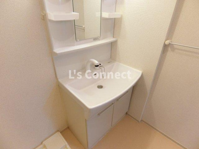 【洗面所】 | サン・イースト | 朝の支度もスムーズな独立洗面台。