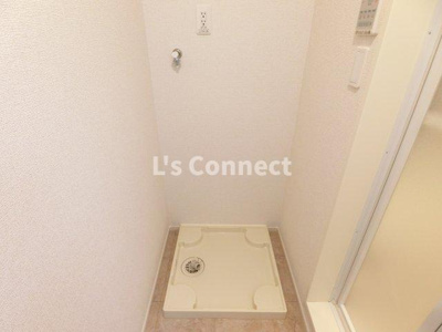 【設備】 | ホープ・ヴィレッジ | 室内洗濯機置き場には排水パン付き。