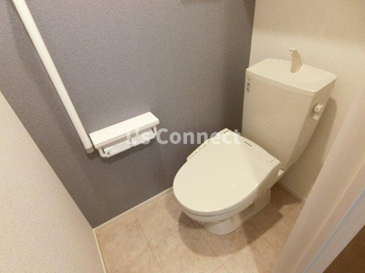 【トイレ】 | ホープ・ヴィレッジ | 温水洗浄便座付きのトイレ。