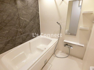 【浴室】 | ホープ・ヴィレッジ | 足を伸ばして入れる１坪浴室、追焚き、浴室乾燥付き。