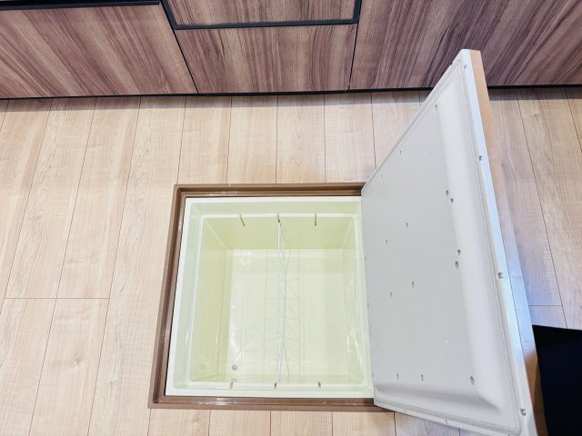 松戸市上本郷新築戸建【上本郷小学校：10分】のキッチン|キッチン床下収納