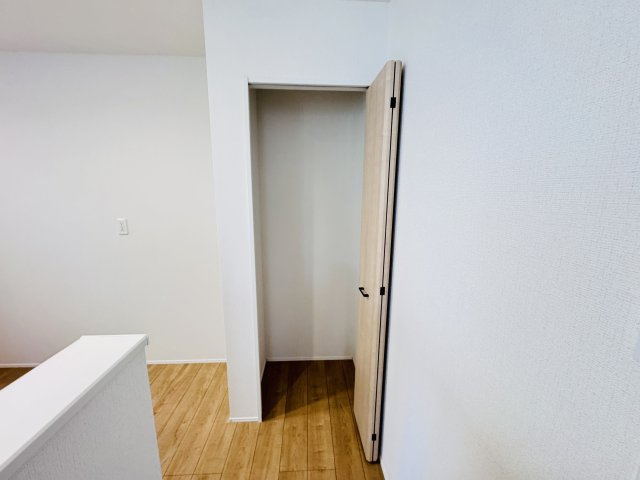 松戸市上本郷新築戸建【上本郷小学校：10分】の収納|キッチン横パントリースペース