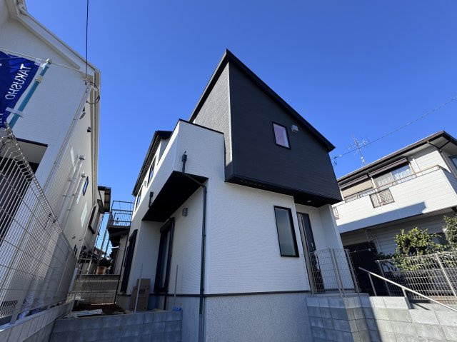 松戸市上本郷新築戸建【上本郷小学校：10分】の外観|1号棟外観・完成済み内覧可能です！