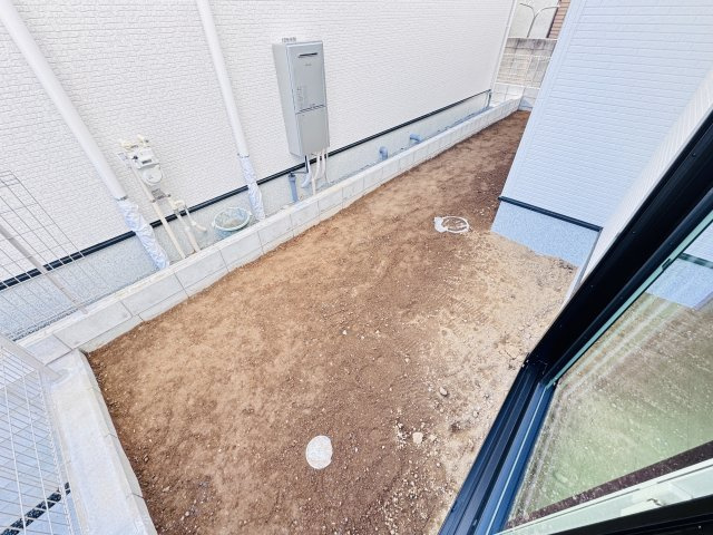 松戸市上本郷新築戸建【上本郷小学校：10分】の庭|リビング前庭スペース