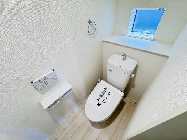 松戸市上本郷新築戸建【上本郷小学校：10分】のトイレ|温水洗浄暖房便座つきトイレ