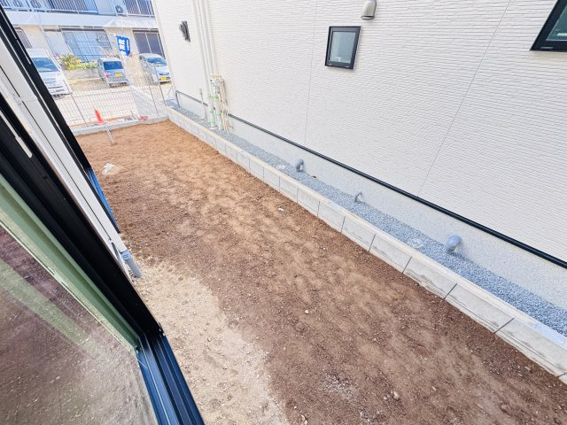 松戸市上本郷新築戸建【上本郷小学校：10分】の庭|リビング前庭スペース