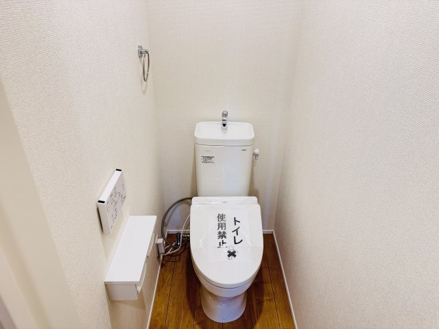 松戸市上本郷新築戸建【上本郷小学校：10分】のトイレ|温水洗浄暖房便座つきトイレ