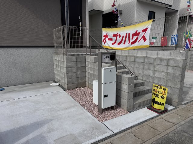 松戸市上本郷新築戸建【上本郷小学校：10分】の防犯設備|インターホン・宅配ボックス完備