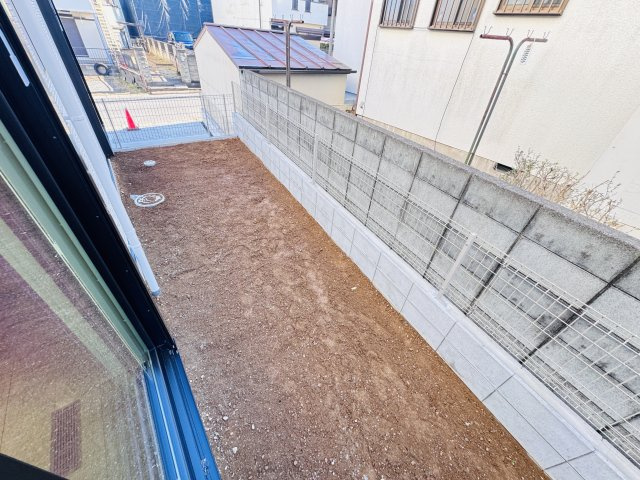 松戸市上本郷新築戸建【上本郷小学校：10分】の庭|リビング前庭スペース