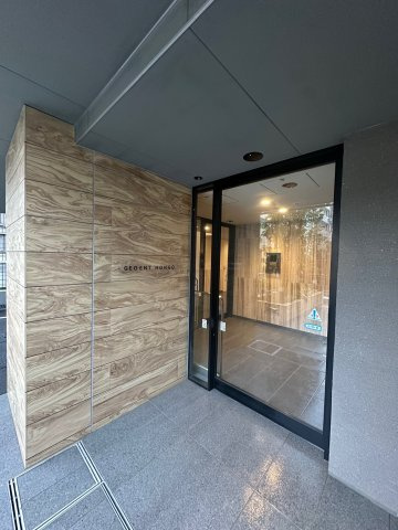 アーバンコア本郷のエントランス