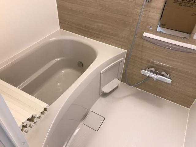 クレセントピアスの浴室|追い炊き付