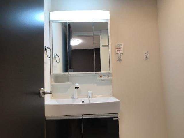 クレセントピアスの洗面所|洗髪洗面化粧台