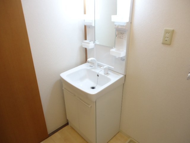 ヴィラ・マリアージュの洗面所|洗髪洗面化粧台