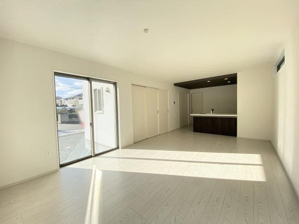 【居間・リビング】 | 西区桜が丘西町3丁目　新築戸建