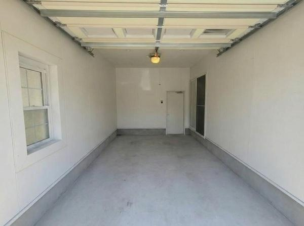 【駐車場】 | シャッターガレージで大切なお車も安心です♪