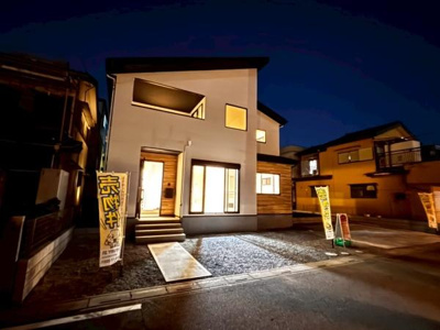 【その他】 | ●草加市弁天5期・戸建● | 【外観がおしゃれで、夜もきれいにお家の暖かさを感じられます♪】