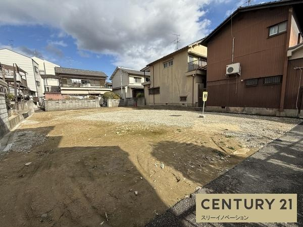 中新開1丁目土地の前面道路含む現地写真