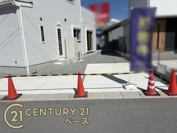桜井市金屋 ３号地／新築一戸建の駐車場|■現地撮影写真■駐車スペース３台分完備！