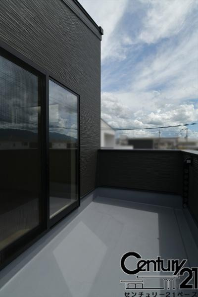 橿原市曲川町３丁目 ３号地 ／新築一戸建のバルコニー|■現地撮影写真■日当たりのよいバルコニー！洗濯物もよく乾きます！