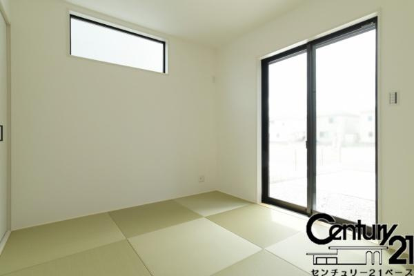 橿原市曲川町３丁目 ３号地 ／新築一戸建の和室|■現地撮影写真■ほっこり落ち着ける、リビング隣接タイプの和室です！