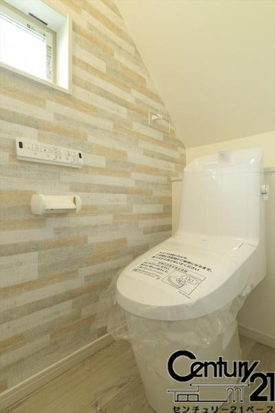 橿原市曲川町３丁目 ４号地 ／新築一戸建のトイレ|■現地撮影写真■ウォシュレット完備！トルネード洗浄・フチなし形状でお手入れも楽々ですね！